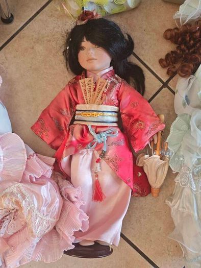 vintage porcelain dolls job lot perfect condition with certificates