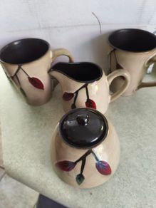 Set of 4 of 2  Coffee / Tea Mugs 12 oz Stoneware matching Milk Jug and suger bowl with lid. Speckled Beige/Brown Fall Leaves