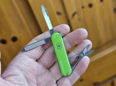 Victorinox Classic Sd 58mm Swiss Army Knife