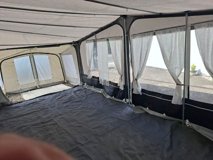 6 Berth caravan Lunar Quaser 556
