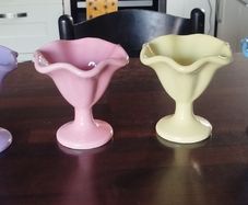 Set of 4 large retro ice cream/desert bowls