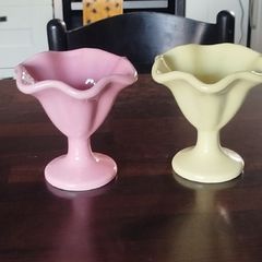 Set of 4 retro ice cream/desert bowls