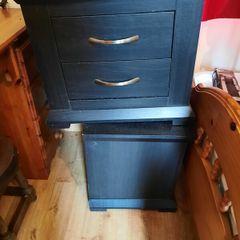Bedside lockers