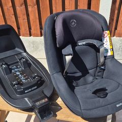 Maxi Cosi car seat with isofix