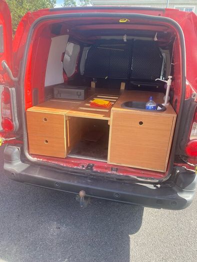 Peugeot van