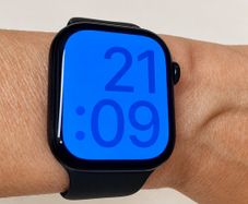 Apple Watch Series 10 GPS - 42mm Jet Black Aluminium - Black Sport Band S/M + Extras