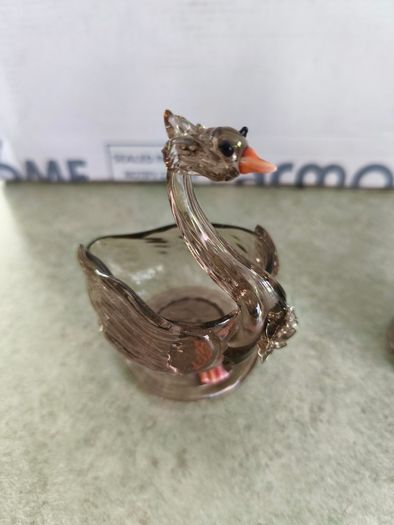 Vintage glass swan figurines, set of 3  glass swan small statues, glass bird figurine, elegant two toned glass swan decor