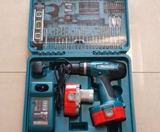 Japanese Makita 18v Combi Drill & 101 Piece Bit Set