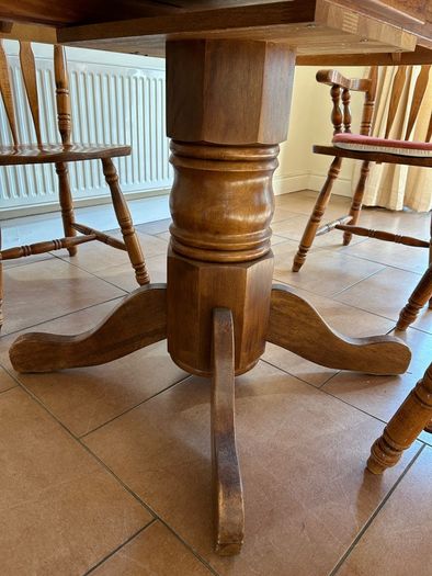 Extendable Mahogany table with 6 chairs