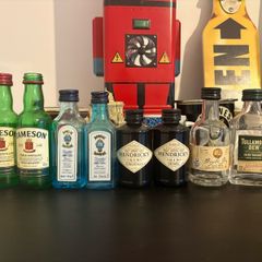 mini alcohol bottles