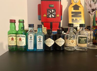 mini alcohol bottles