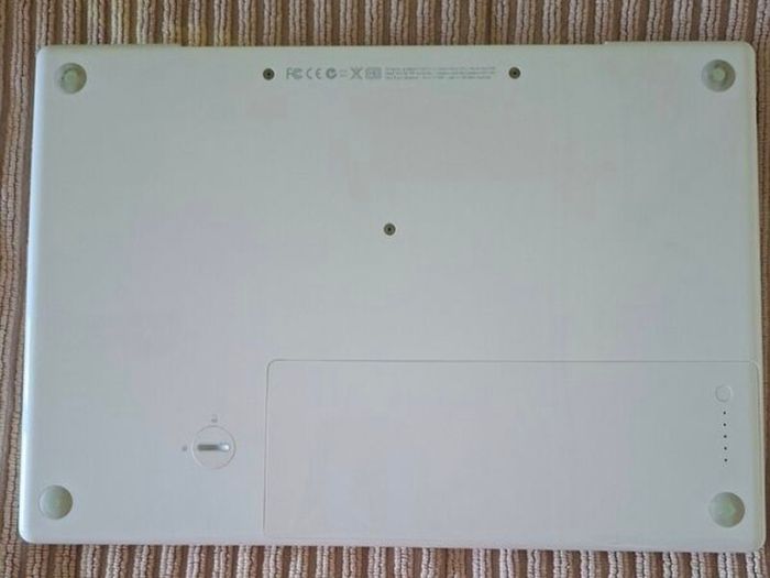 Apple laptop
