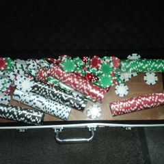 Box poker chips