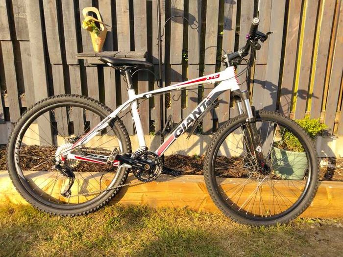 Giant Xtc 2 Mountain Bike (Medium, 26" Wheel)