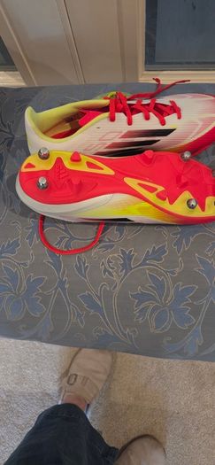 BNWT   Adidas  Mens Football Boots