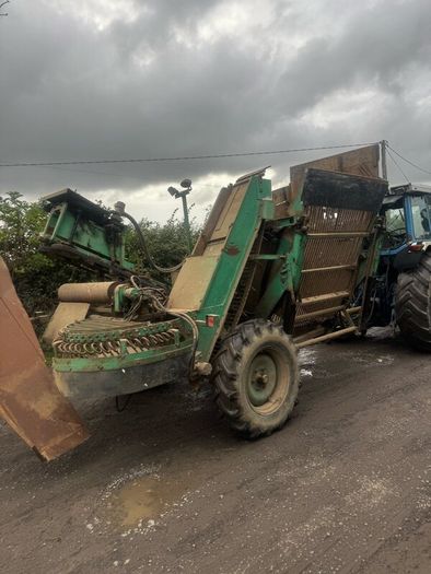 Beet harvester