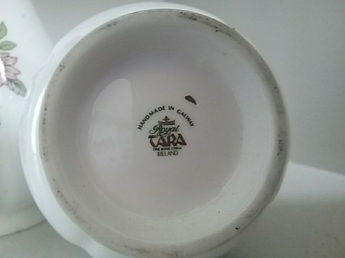 Pair of Royal Tara Vases