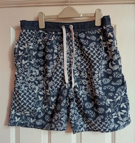 Cedarwood State shorts - size L - please read full ad