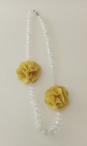 Clear-Beaded Necklace with flowers