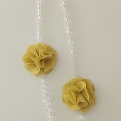Clear-Beaded Necklace with flowers