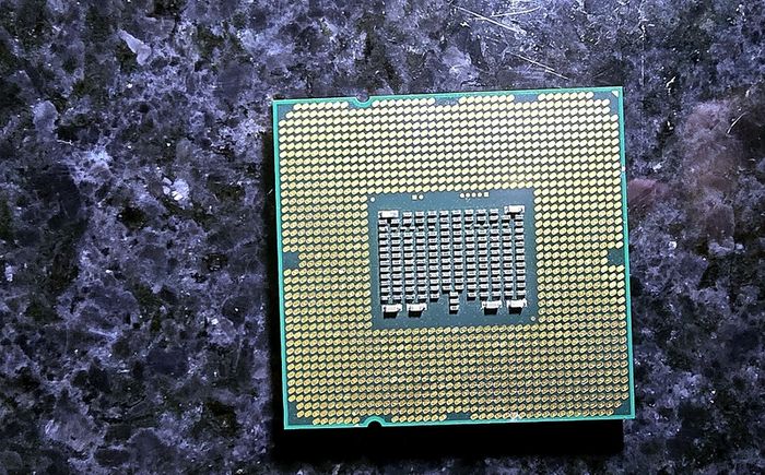 Intel CPU job lot x5 - Xeon E5-2680 v4, X5650 x2, E5-1620, i3-6100T