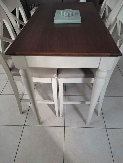 Kitchen Table and Chairs x4