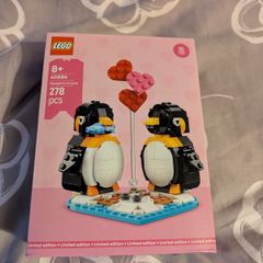 Lego penguins in love 40886