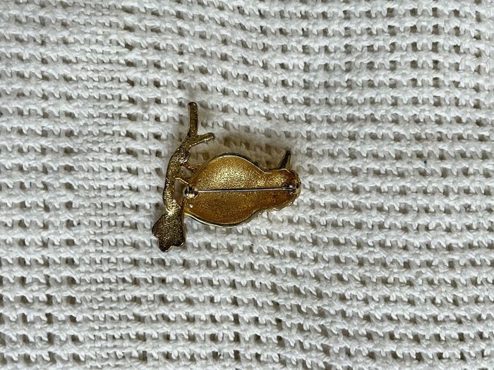 Gold bird brooch (antique)