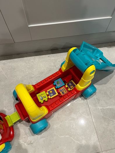 kids play train