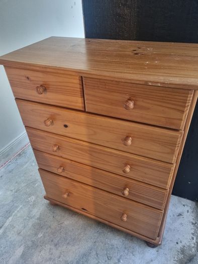Chest of drawers