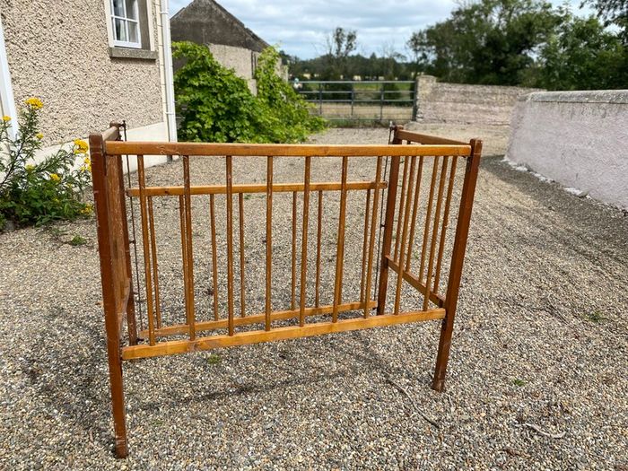1950's baby cot for film set
