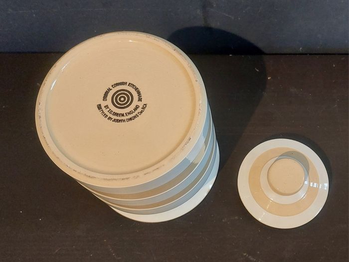 Fabulous RARE Collectable Traditional Cornishware Storage Jar in the Very Rare and Discontinued Gold & White Colourway, TG Green, Restyled by Judith Onions, Circa 1968 to 1975