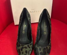 Next Signature moss green ponyskin animal print heels size 7