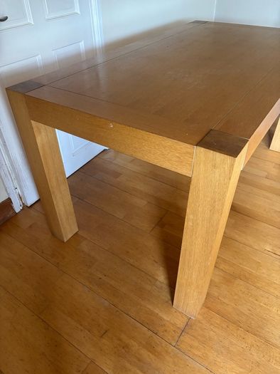 Oak Dinning Table & Leather Chairs
