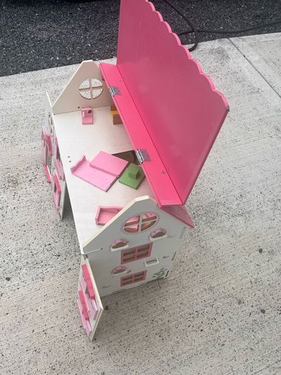 Free Doll House - project