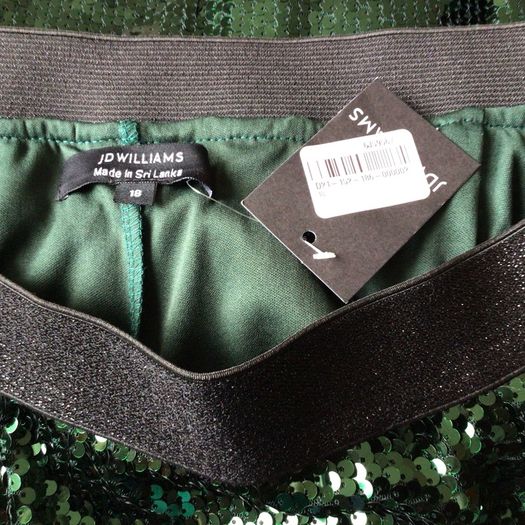 Ladies Green sequin Skirt size 18 BNWTS including postage
