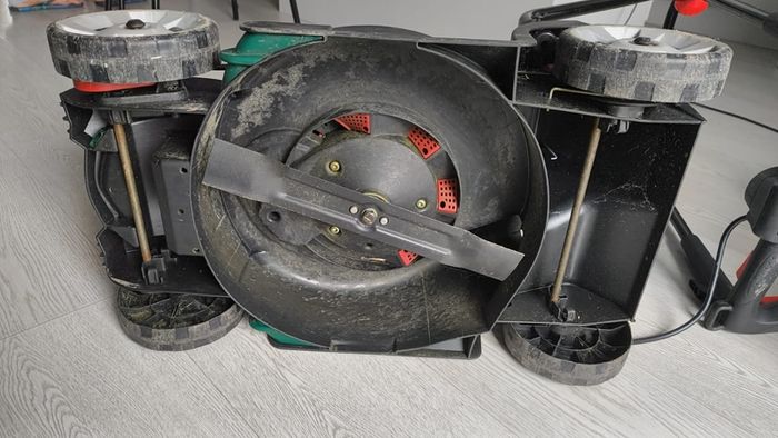 cordless lawnmower