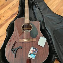Mahagony Acoustic Steel Guitar including Capo, Case and picks