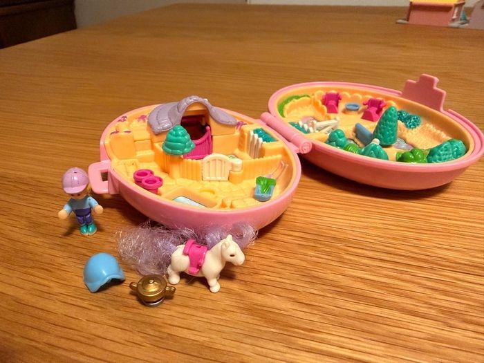 vintage polly pocket 1995 Shetland pony stables