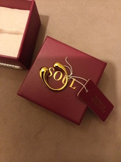 ladies  gold tone ring @Carraig Donn