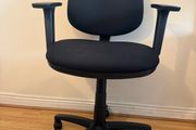 Black adjustable office chair