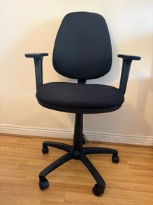 Black adjustable office chair