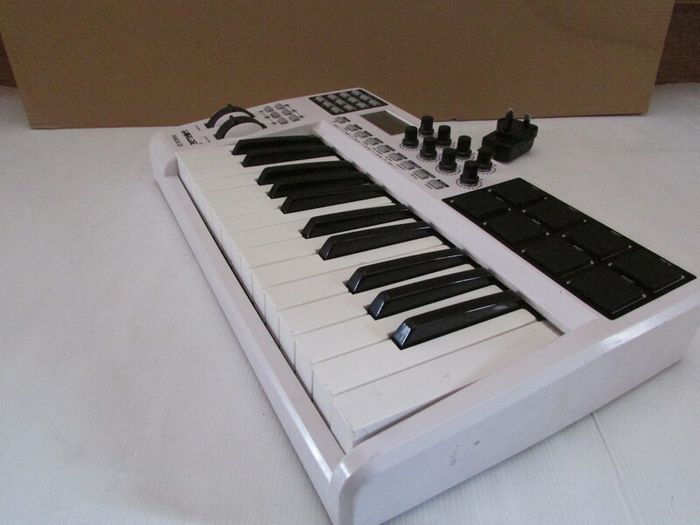 panda 25 Midi Controller