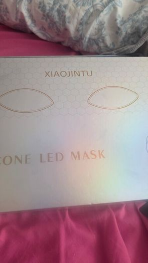 red light face mask and neck mask only used 1 time .cost 300e receipt  in add .