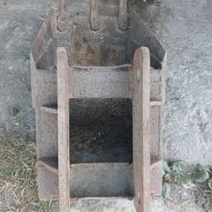 1 and a half foot digging bucket of ford digger