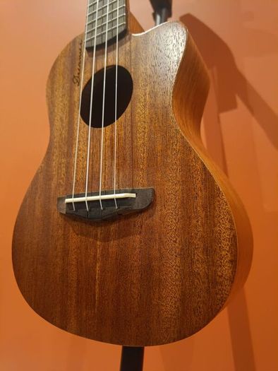 ukulele concert+ BEGINNERS COURSE + full bundle of accessories included!!!