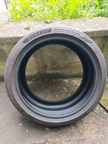 Dunlop 225/40/18 (see ad description)