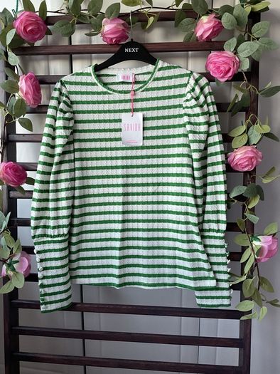 Bnwt green striped top savida. Medium