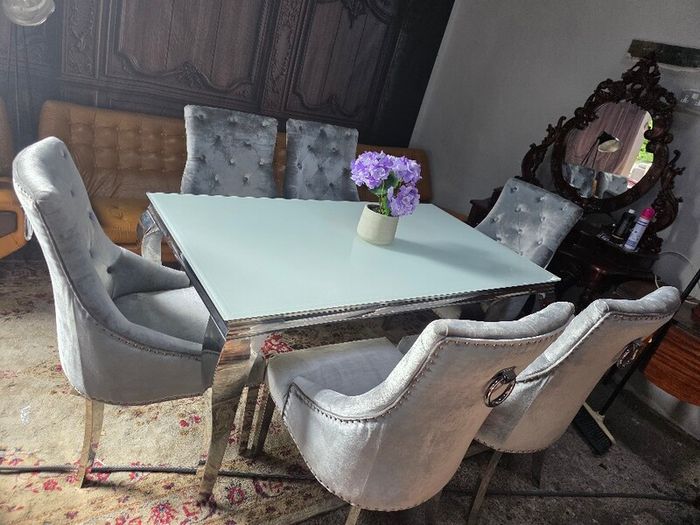 table+6 chairs+ coffe table