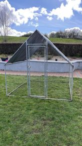 Galvanised steel walk-in chicken cage 2x2x1.92m